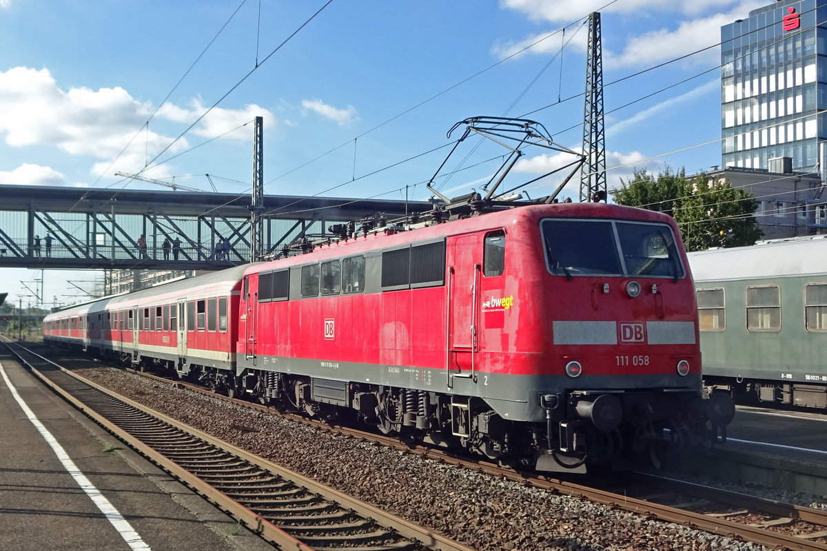 Am 13 September 2019 verlässt 111 058 Göppingen. 