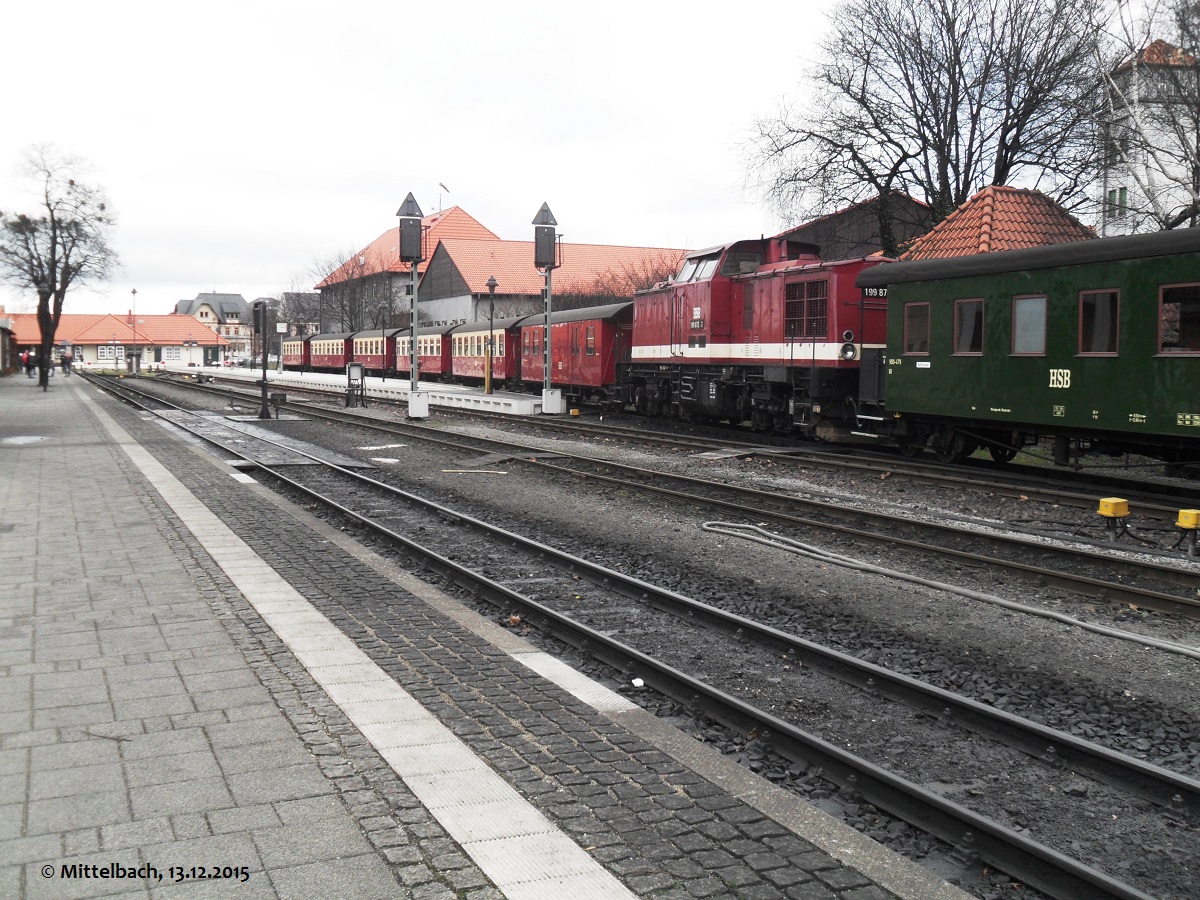 Am 13.12.2015 stellt hier gerade 199 872 den Zug nach Eisfelder Talm�hle in Wernigerode bereit.