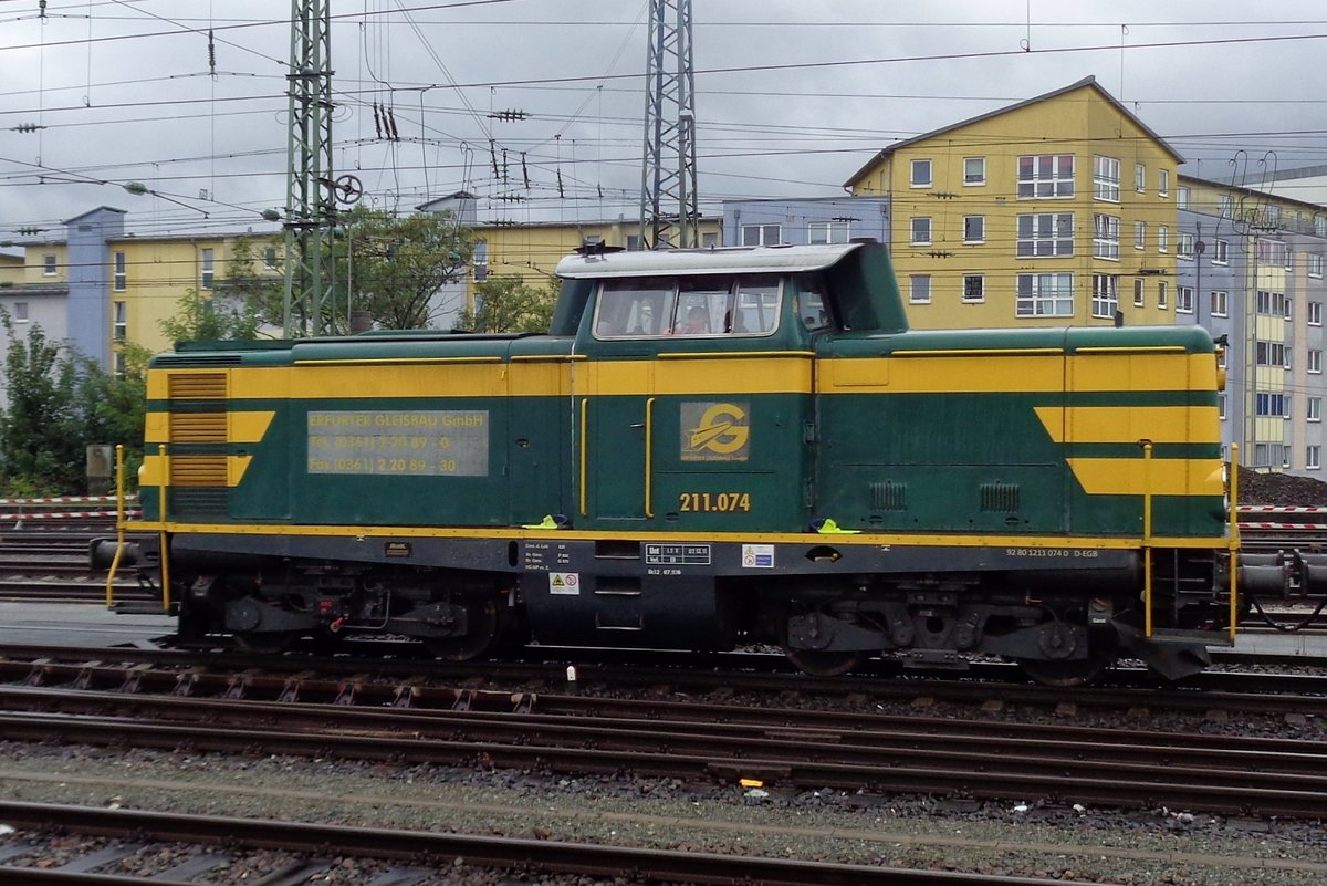 Am 14 September 2017 durchfahrt 211 074 Nürnberg Hbf.