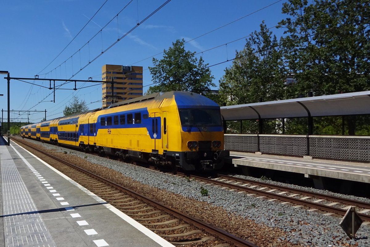 Am 15 Mai 2019 durchfahrt NS 7618 Nijmegen-Dukenburg.