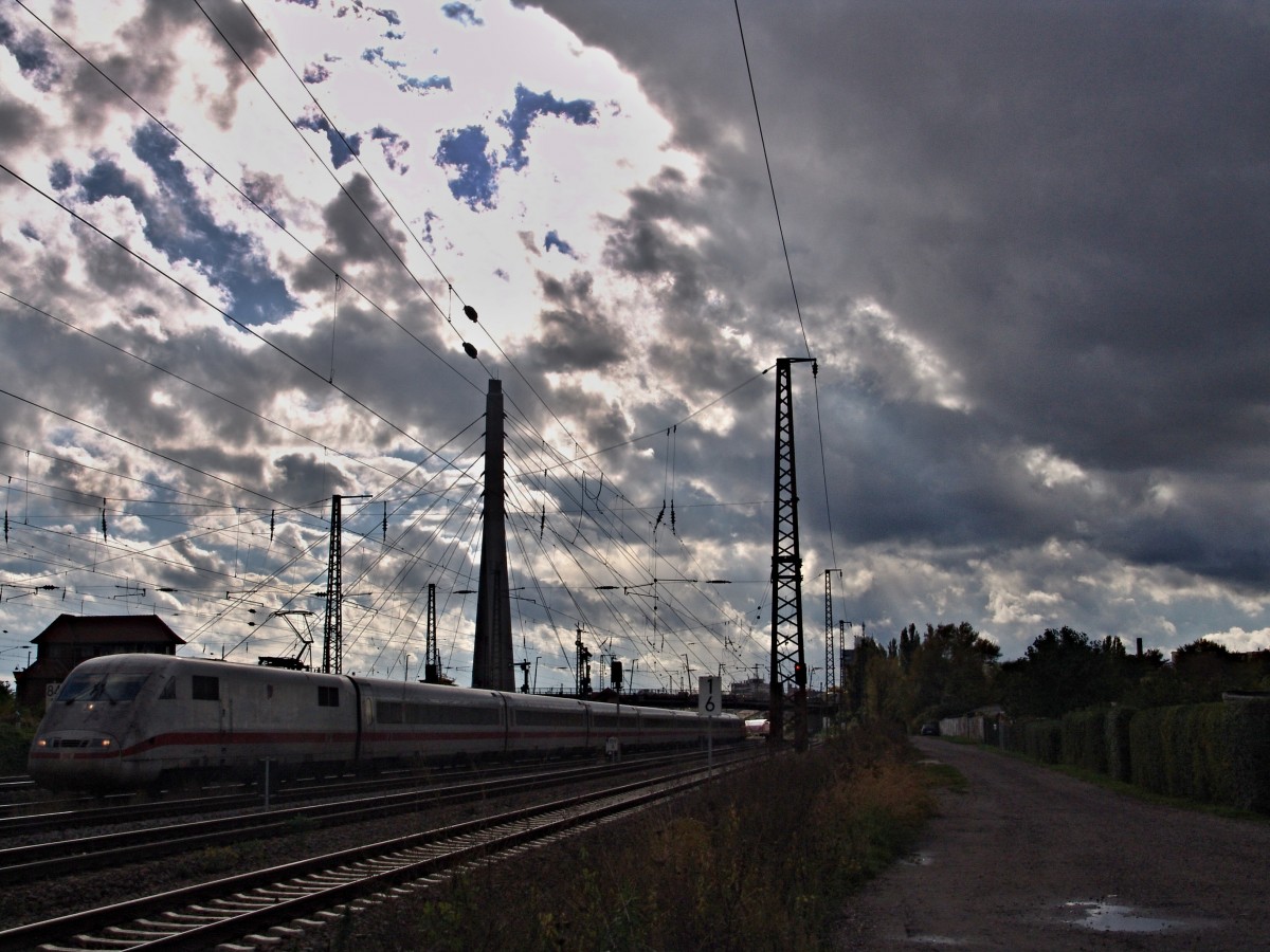 Am 15.10.2013 fuhr 401 016-1 aus Halle raus Richtung Berlin.