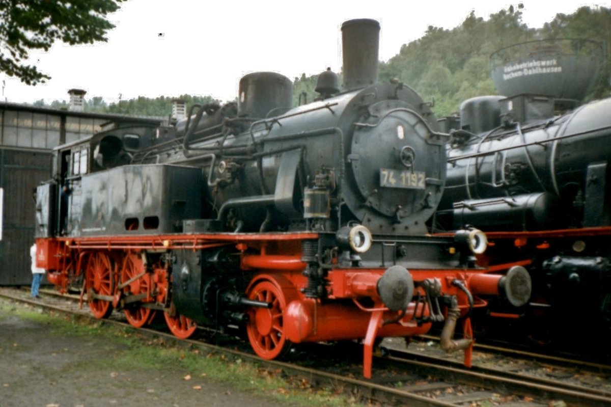 Am 16 Juli 1998 steht 74 1192 in Bochum-Dahlhausen.