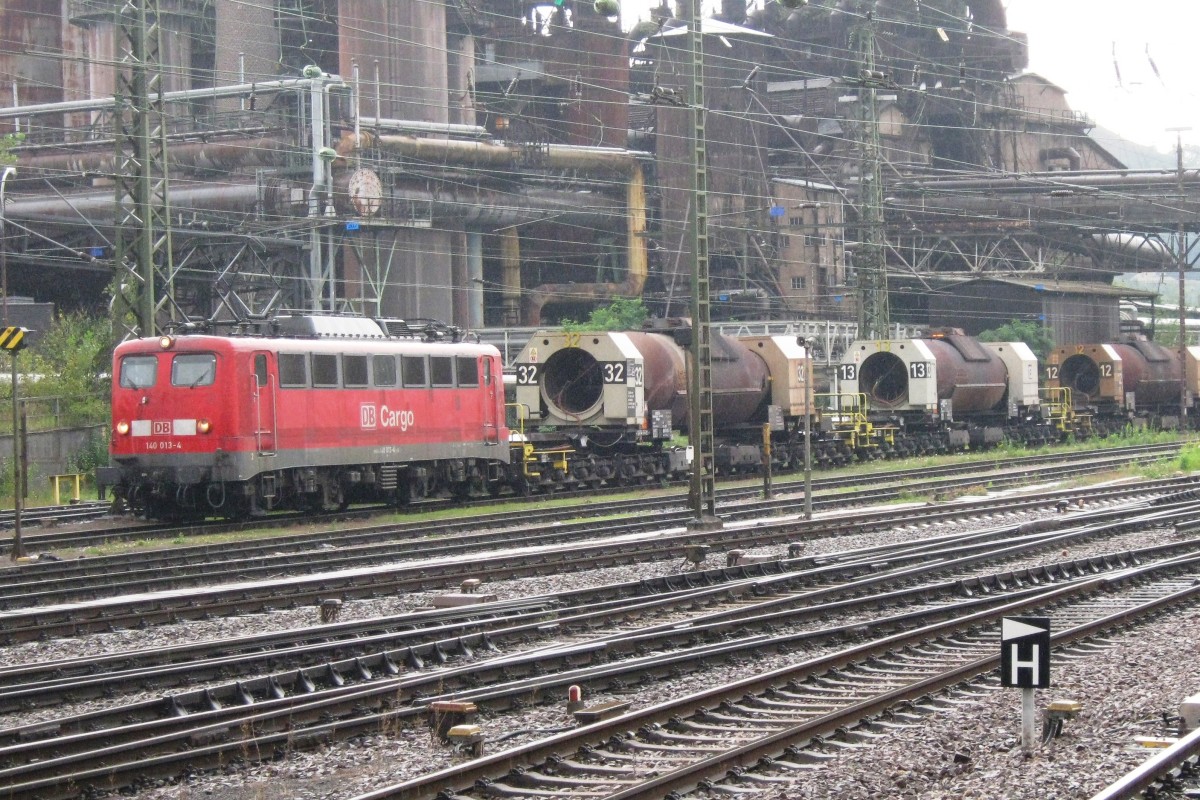 Am 16 September 2011 arbeitet 140 013 mit der Suppenzug in Vlklingen.