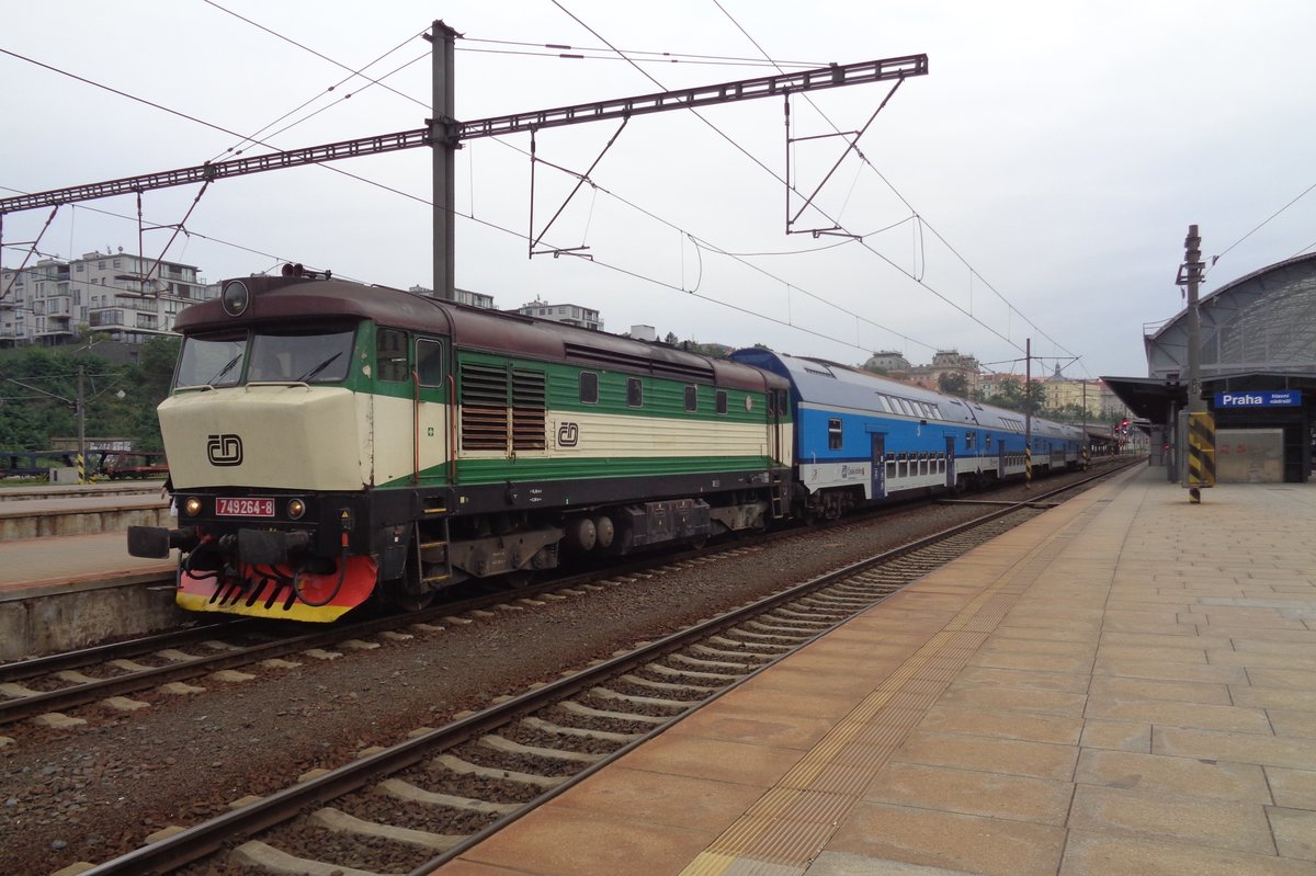 Am 16 September 2017 steht 749 264 in Praha hl.n.