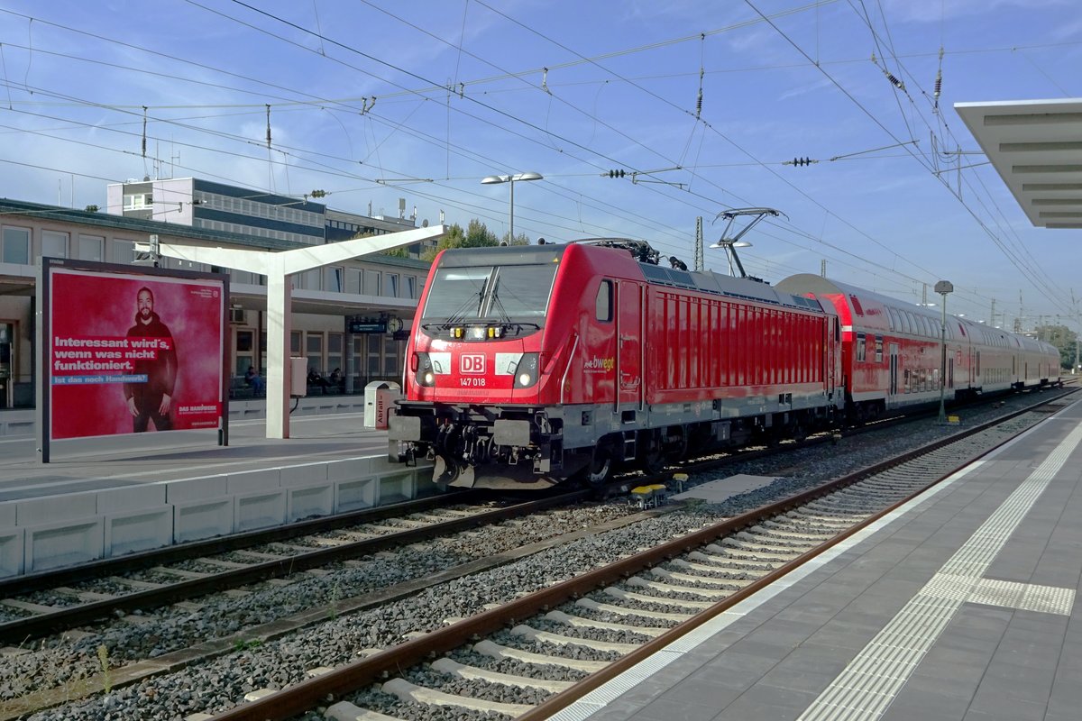 Am 16 September 2019 treft ein RB nach Stuttgart mit 147 018 in Heilbronn ein. 