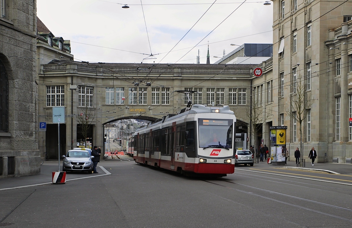 Am 16.03.2018 verläßt der Be 4/8 33 den Bahnhof St. Gallen AB