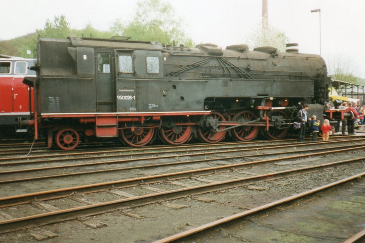 Am 17 April 1999 steht 95 028 in Bochum-Dahlhausen.