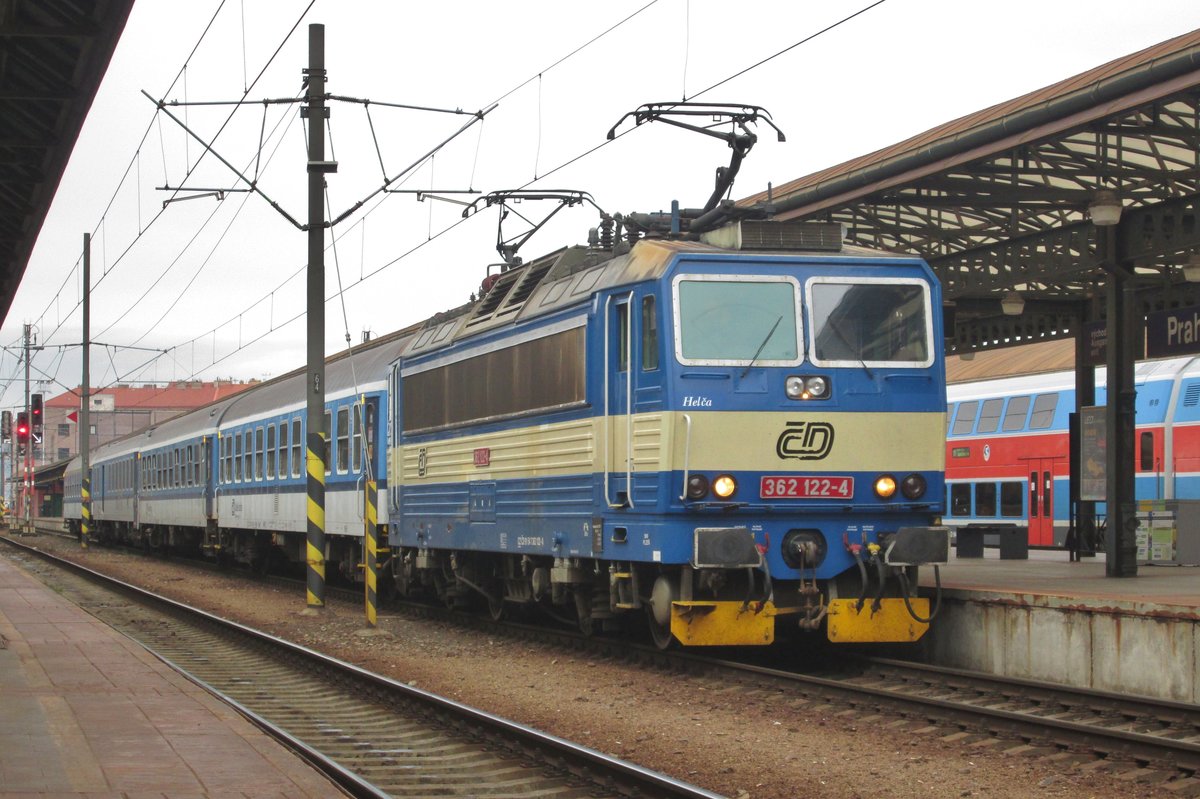 Am 17 September 2017 steht 362 122 'HELCA' in Praha hl.n.