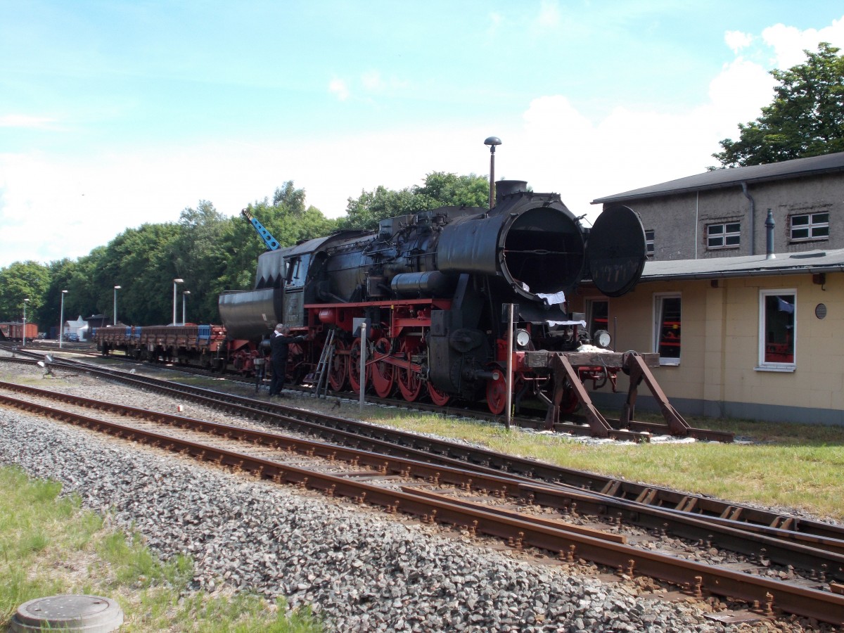 Am 17.Juni 2014 stand 52 8079 mit ge�ffneter Rauchkammert�r in Putbus.