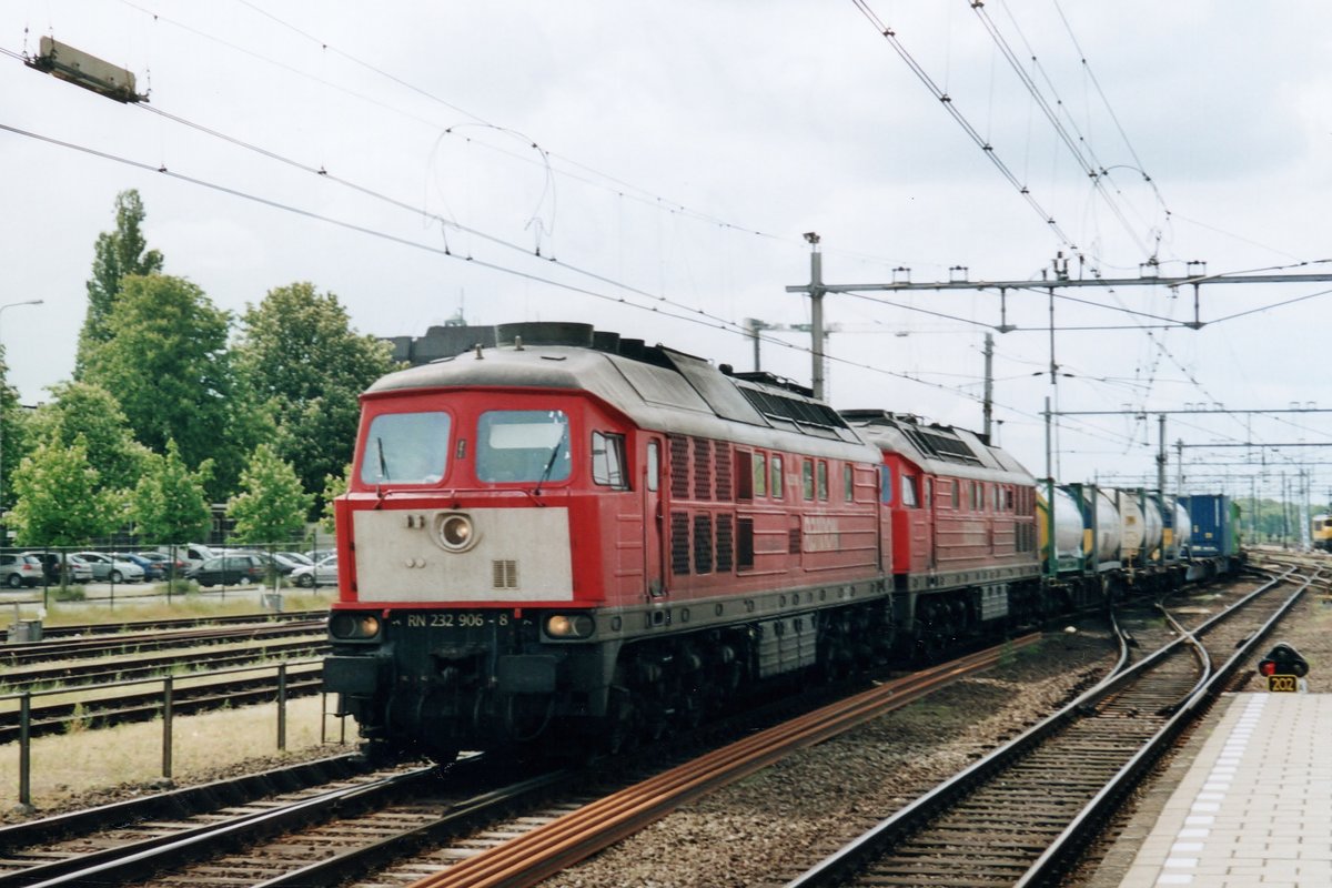 Am 18 Oktober 2005 gibt es in 's-Hertogenbosch dieses Ludmilla-Doppelpack mit 232 906 an der Spitze. 