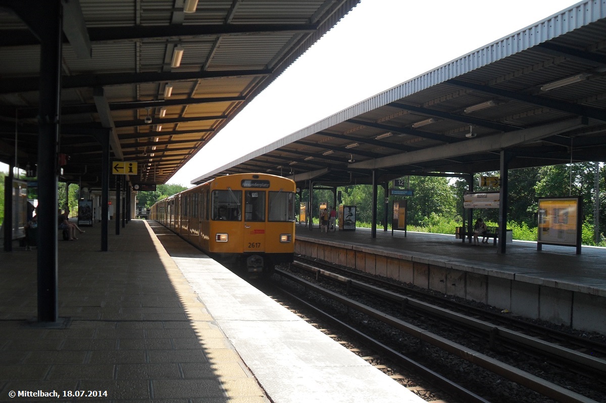 Am 18.07.2014 f�hrt eine U-Bahn der Linie 5 aus H�now kommend in den Bahnhof Wuhletal ein. Baustellenbedingt endet diese U-Bahn in Wuhletal und f�hrt nicht nach Alexanderplatz weiter.