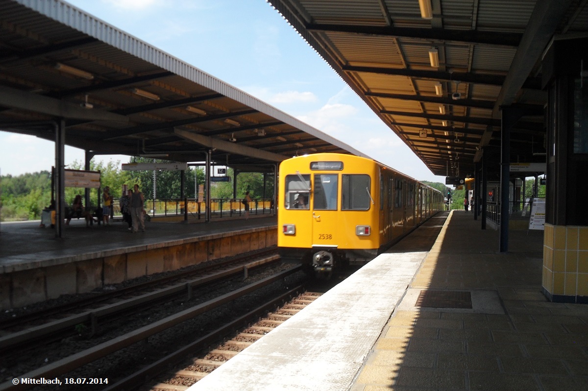 Am 18.07.2014 f�hrt eine U-Bahn der Linie 5 in Richtung Alexanderplatz aus dem Bahnhof Wuhletal zum Fahrtrichtungswechsel aus. Baustellenbedingt endet diese U-Bahn in Wuhletal und f�hrt nicht nach Alexanderplatz weiter.