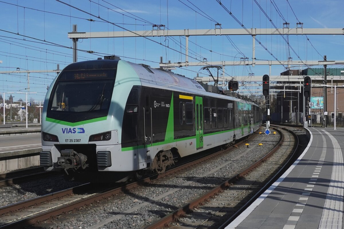 Am 19 März 2026 verlasst VIAS ET25-2307 Arnhem Centraal.