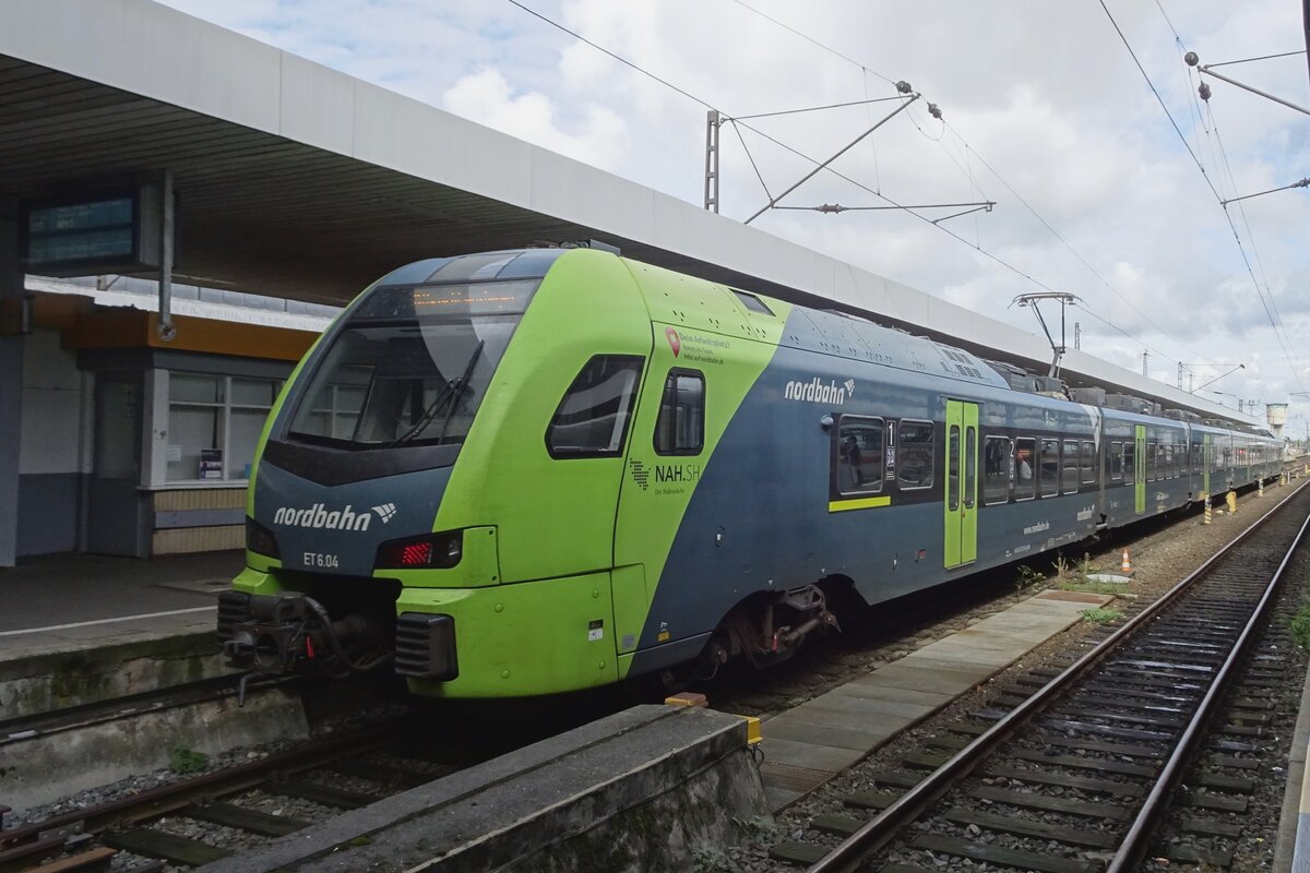 Am 19 September 2022 steht Nordbahn ET6-04 in Hamburg-Altona.