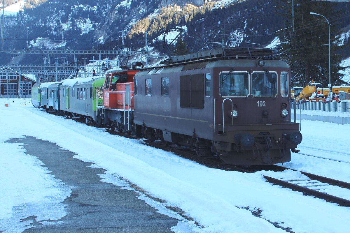 Am 1.Jänner 2025 liegt der Bahnhof von Kandersteg ganz ins Schatten, wurde BLS 192 doch noch fotografiert.