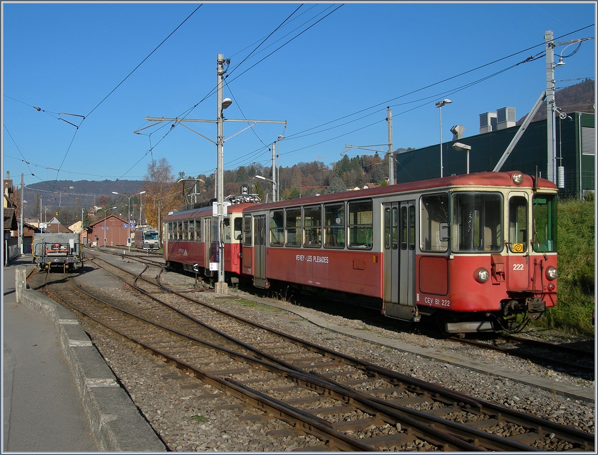 Am 2. Dezember 2016 gab es den zwar abgestellten, aber aufgebügelten CEV BDe 2/4 74 mit Bt 222 in Blonay zu bewundern.
