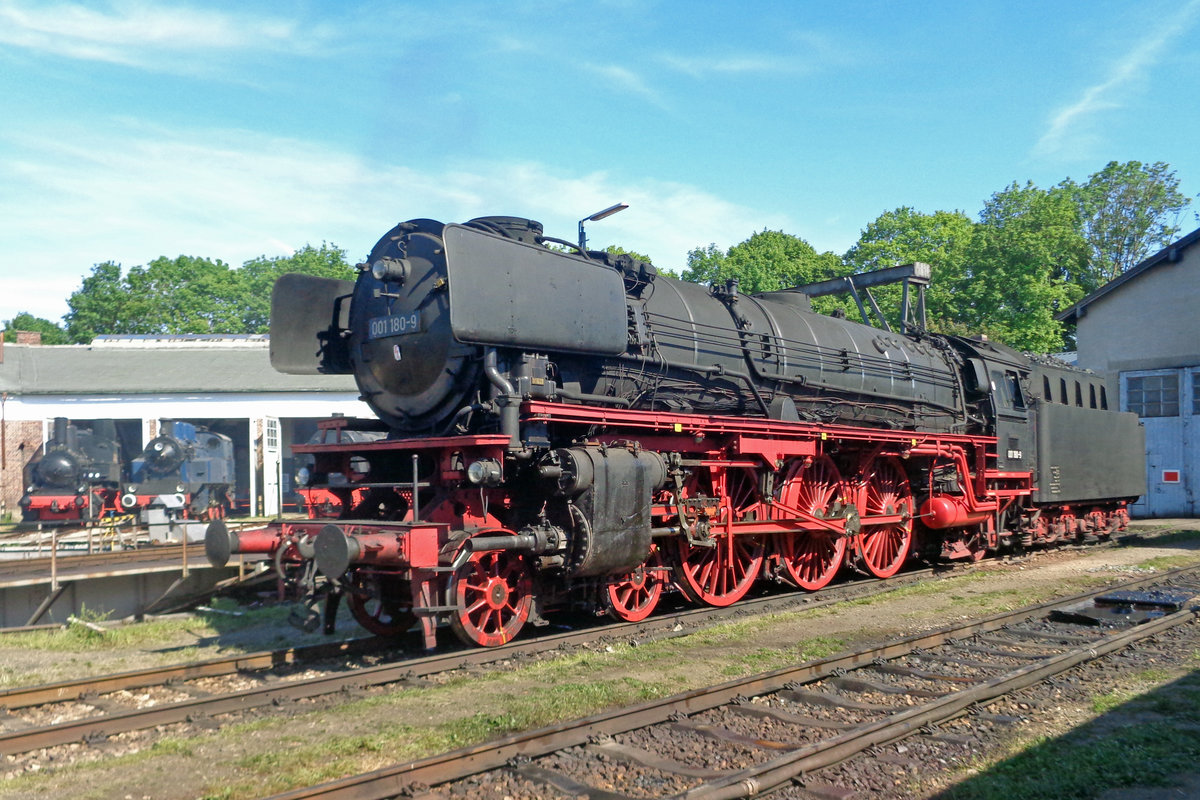 Am 2 Juni 2019 steht 001 180 ins BEM in Nördlingen. 