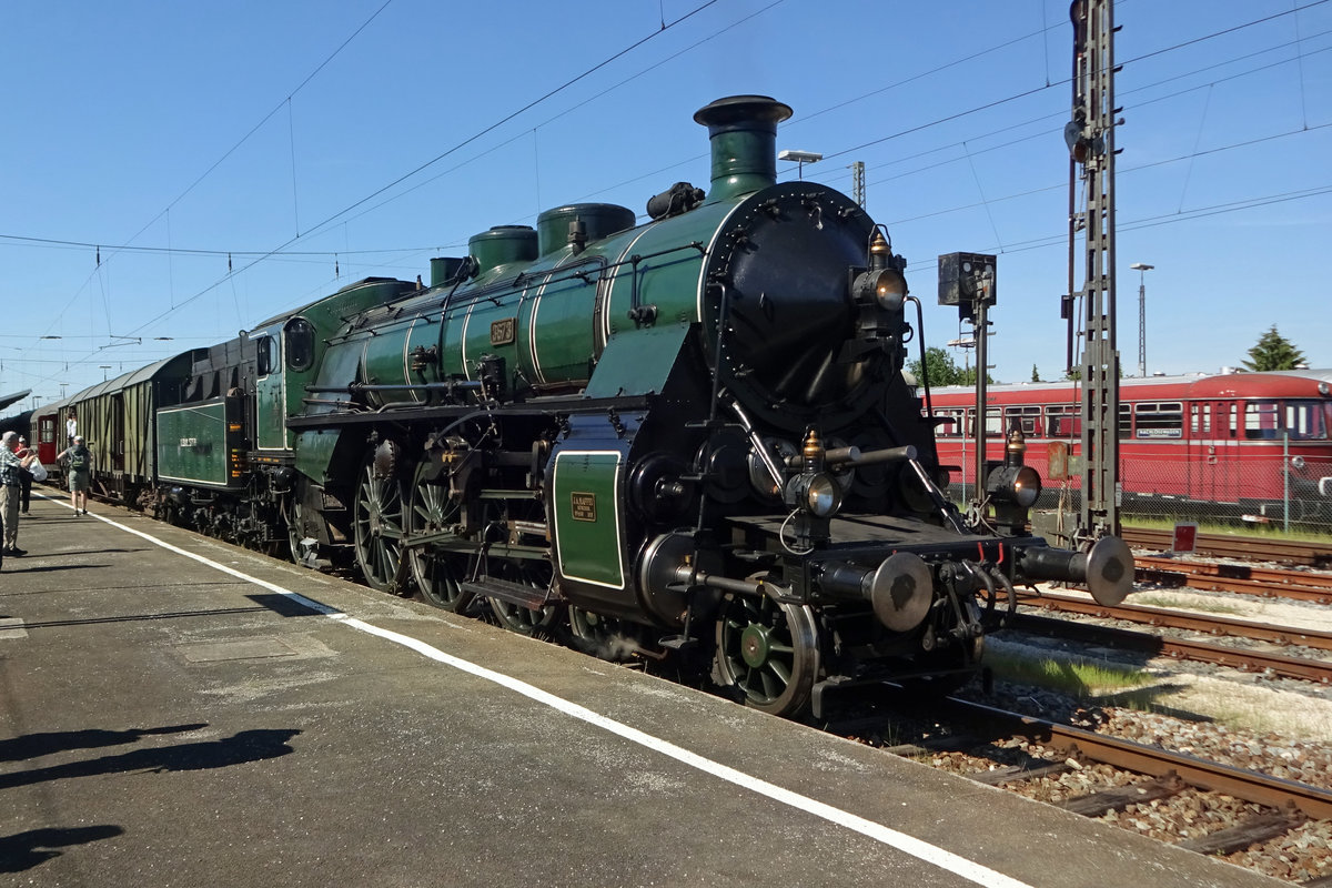 Am 2 Juni 2019 steht 3673 mit ein Sonderzug in Nördlingen.