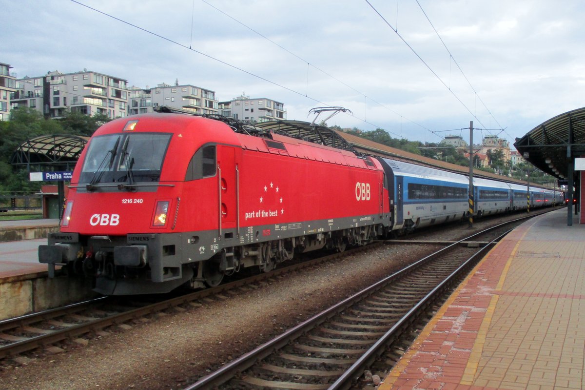 Am 20 September 2017 verlässt 1216 240 Praha hl.n. für Wien und Graz.