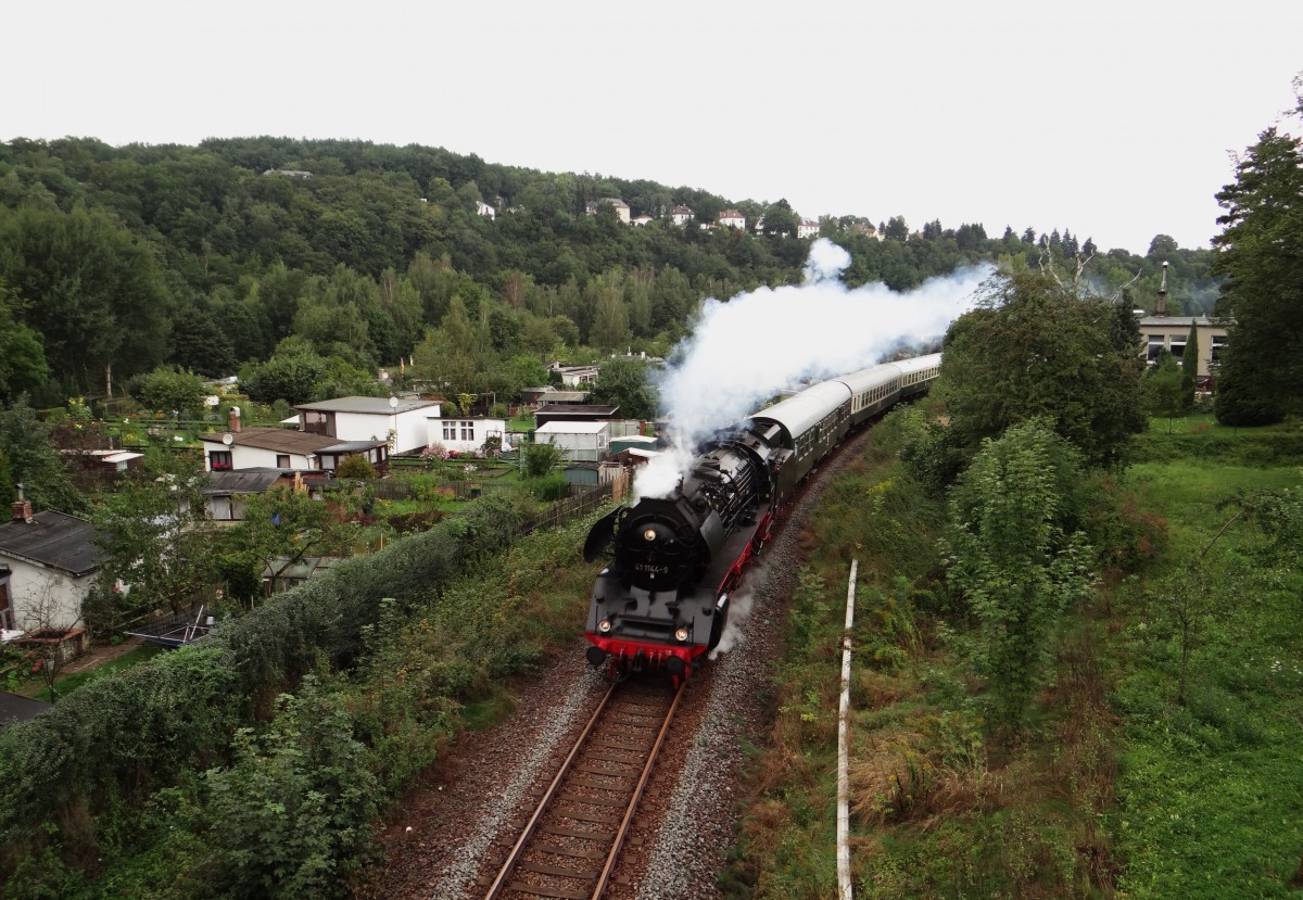 Am 21.09.13 fuhr der Elstertal-Express mit 41 1144(IGE Werrabahn) wieder von Gera nach Cheb und zur�ck. Hier zusehen bei der Einfahrt in Plauen/V.