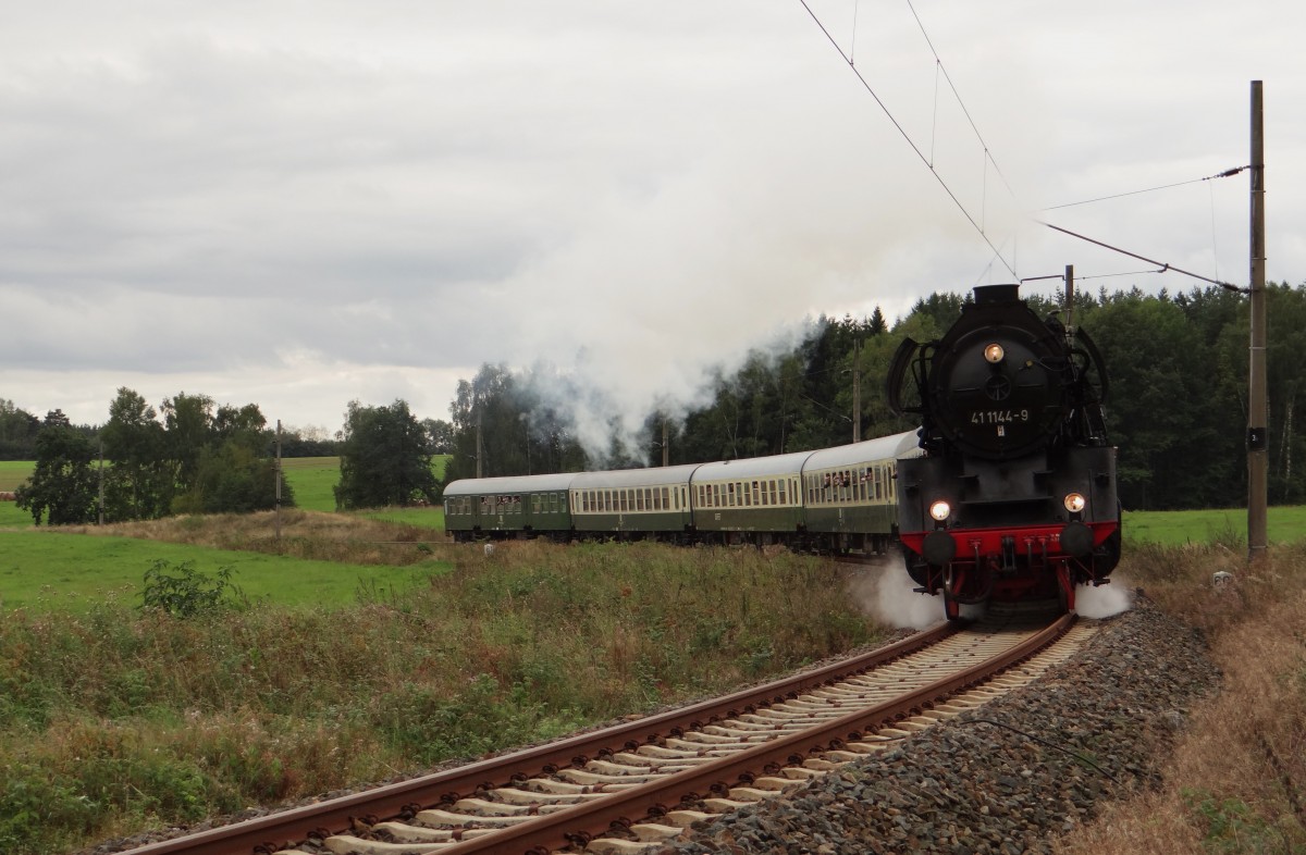 Am 21.09.13 fuhr der Elstertal-Express mit 41 1144(IGE Werrabahn) wieder von Gera nach Cheb und zur�ck. Hier zusehen in Vojtanov/Tschechien auf der R�ckfahrt.
