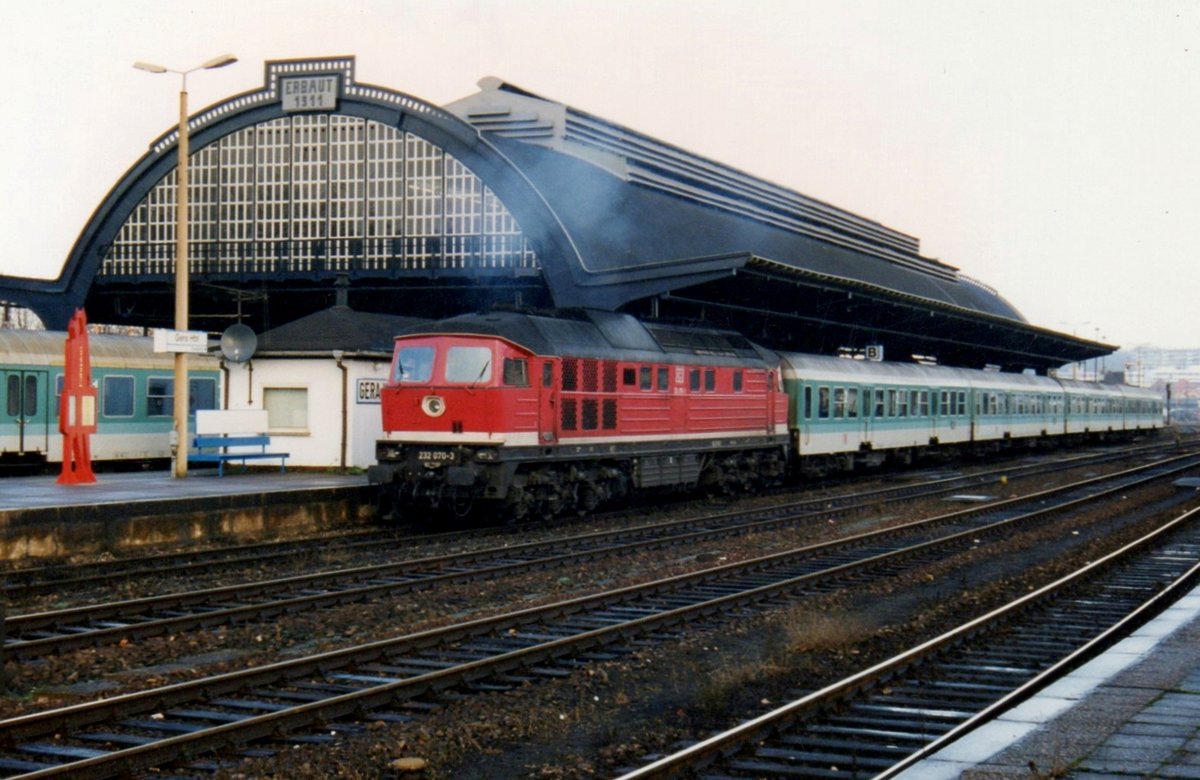 Am 22 Dezember 2003 verlässt 232 070 Gera.