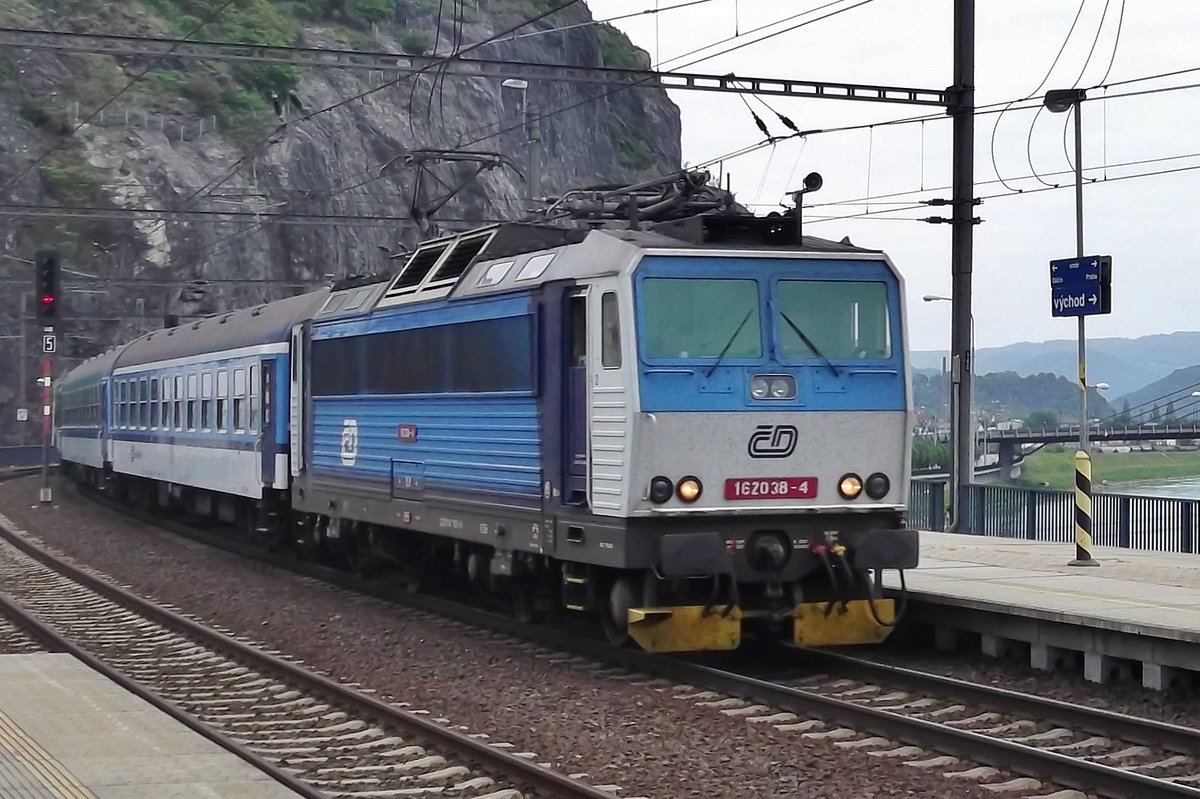 Am 22 September 2014 treft 162 038 in Usti-nad-Labem ein.