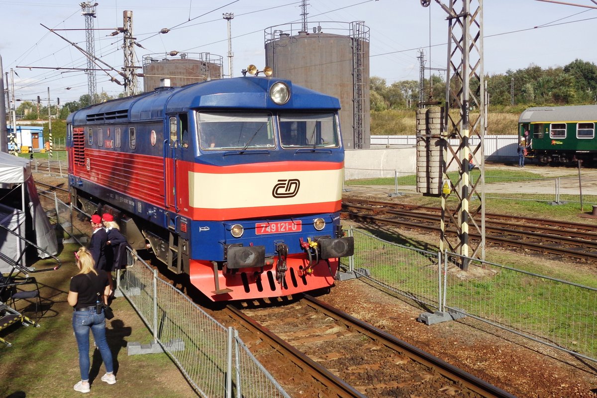 Am 22 September 2018 -der nationaler Bahntag in die Tsjechei- lauft 749 121 um ins Bw von Ceske Budejovice.