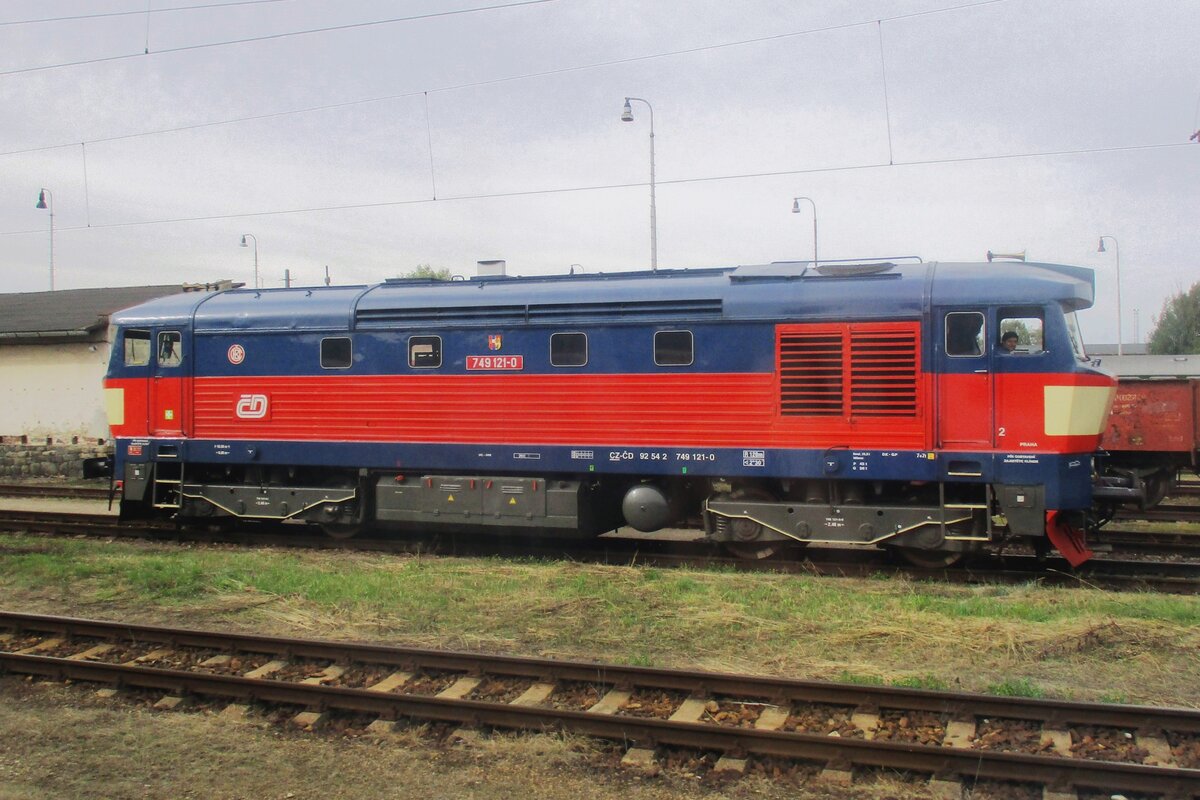 Am 22 September 2018 -der nationaler Bahntag in die Tsjechei- lauft 749 121 um ins Bw von Ceske Budejovice.