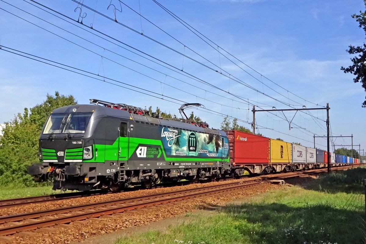 Am 23 Augustus 2019 grüsst die Lorelei der Fotohgraf in Gelderland mit der Passage von LTE 193 738 -in Loreley-Werbung und mit der Chengdu-Shuttle- durch Wijchen.