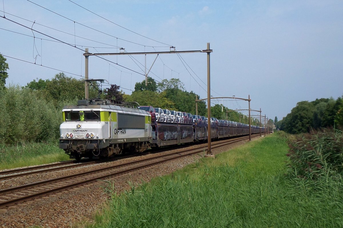 Am 23 Juli 2016 passiert CapTrain 1621 mit der GEFCO Dordrecht-Zuid.