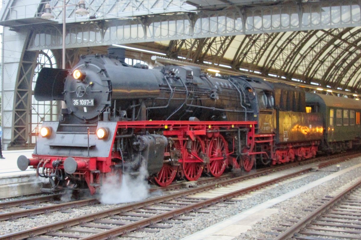 Am 23 Mai 2015 steht 35 1097 in Dresden Hbf. 