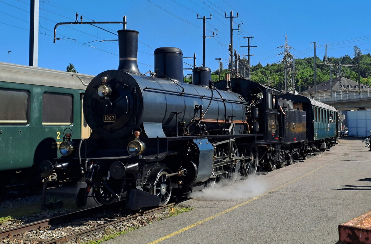 Am 23 Mai 2026 steht SBB Historic 1367 mit deren Extrazug ins Bahnpark von SBB Historic und Verein Mikado 1244 in Brugg AG.