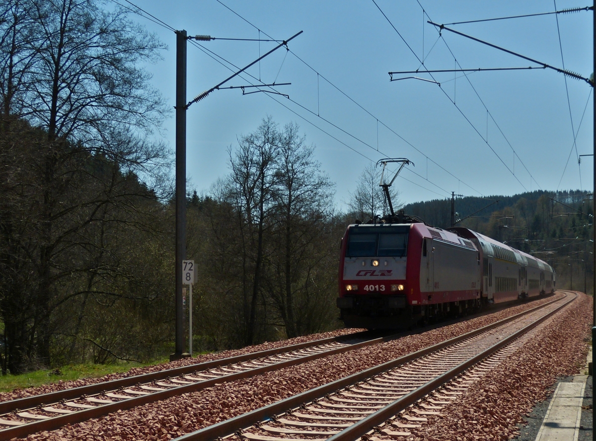 Am 23.04.2021 habe ich die Fertiggestellte Bahnbaustelle nochmals besucht und dabei die CFL Lok 4013 mit ihrem Zug in Richtung Clervaux fahrend aufgenommen. 