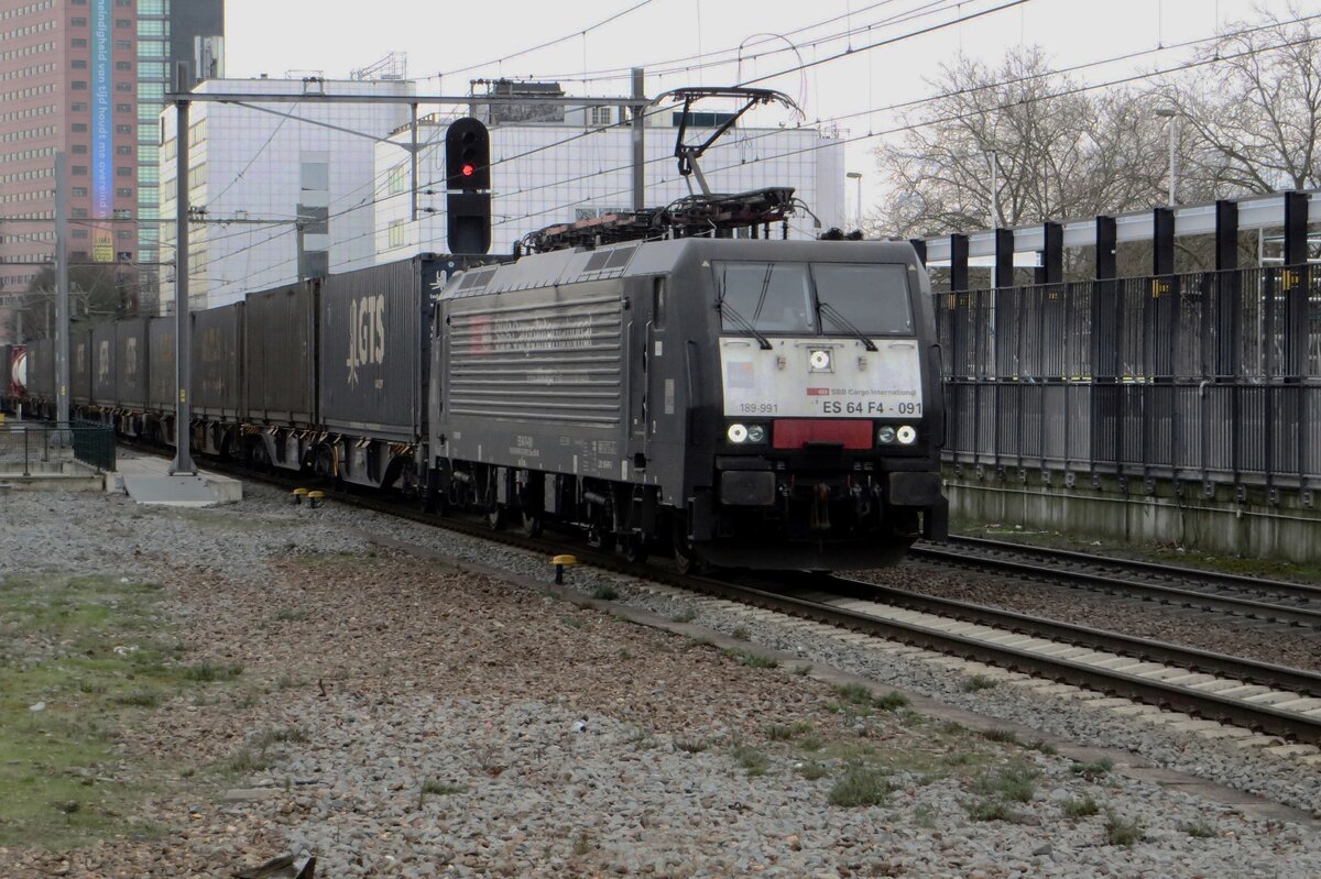 Am 24 Jänner 2021 durchfahrt SBBCI 189 91 mit der GTS COntainerzug Tilburg auf den Weg nach Rotterdammer Hafenrevier. Vier Stünden später komt es in beinahe die ganze Niederlande zum heftigen Krawallen wegen ein wegen COVID-19 notwendig gewordener Abendsperre.