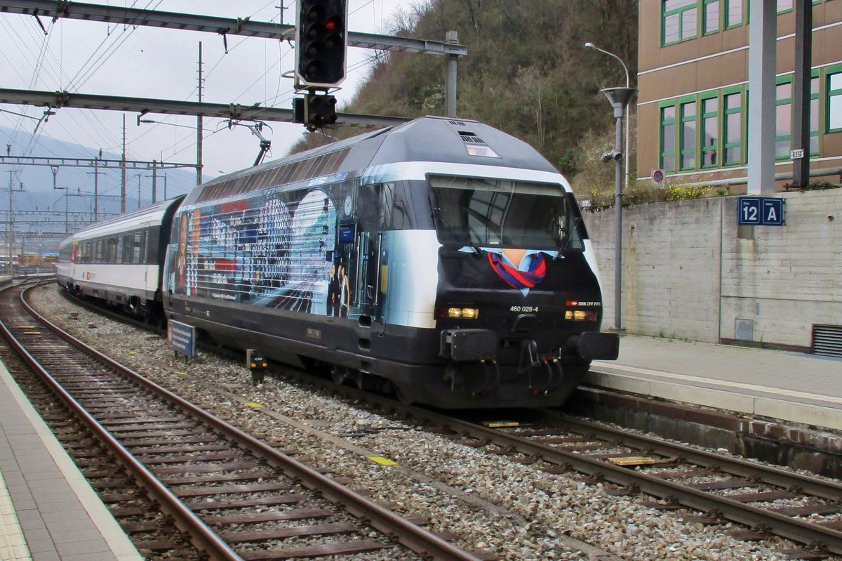 Am 24 März 2017 treft 460 028 in Olten ein.