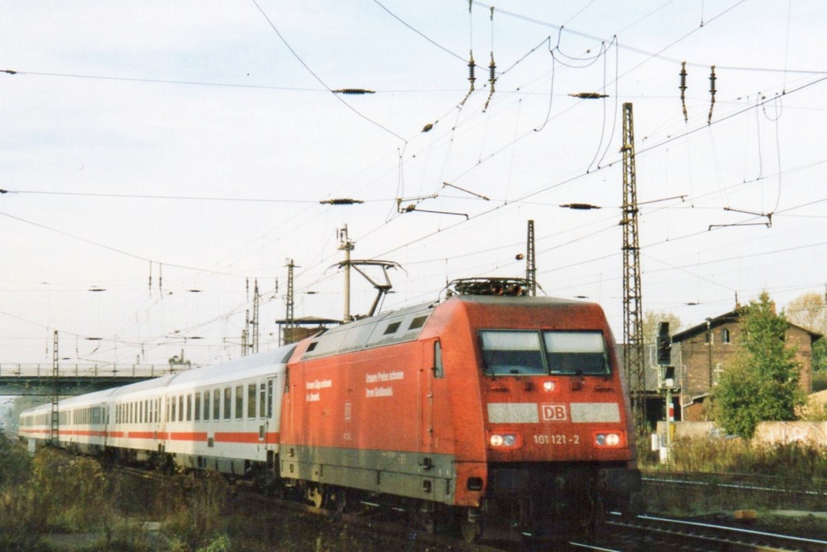 Am 24 Mai 2004 durcheilt 101 121 Elmshorn.