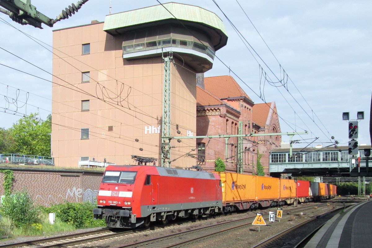 Am 24 Mai 2005 durchfahrt 152 063 Hamburg-Harburg. 