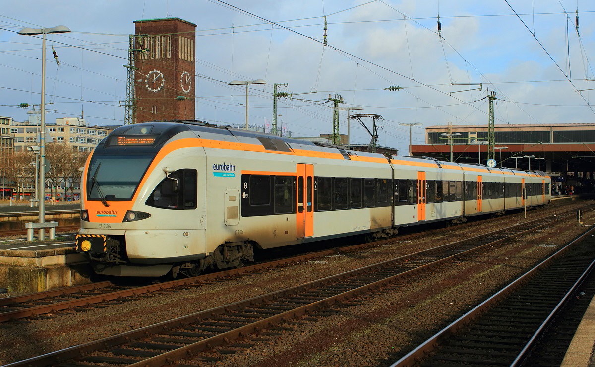 Am 24.12.2016 fährt der Flirt ET 7.06 der Eurobahn in den Düsseldorfer Hauptbahnhof ein, um als RE 3 (Rhein-Emscher-Express) nach Hamm (Westfalen) zu fahren