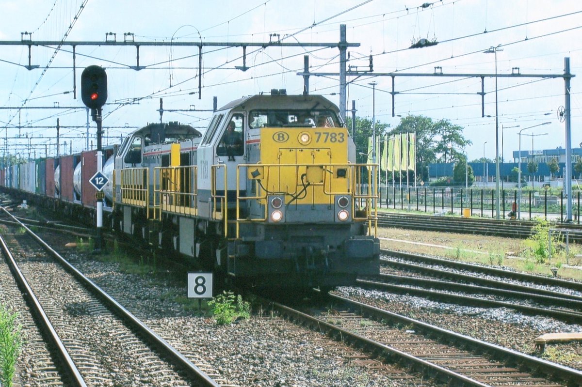 Am 25 Februar 2007 durchfahrt ein Containerzug mit 7783 's-Hertogenbosch.