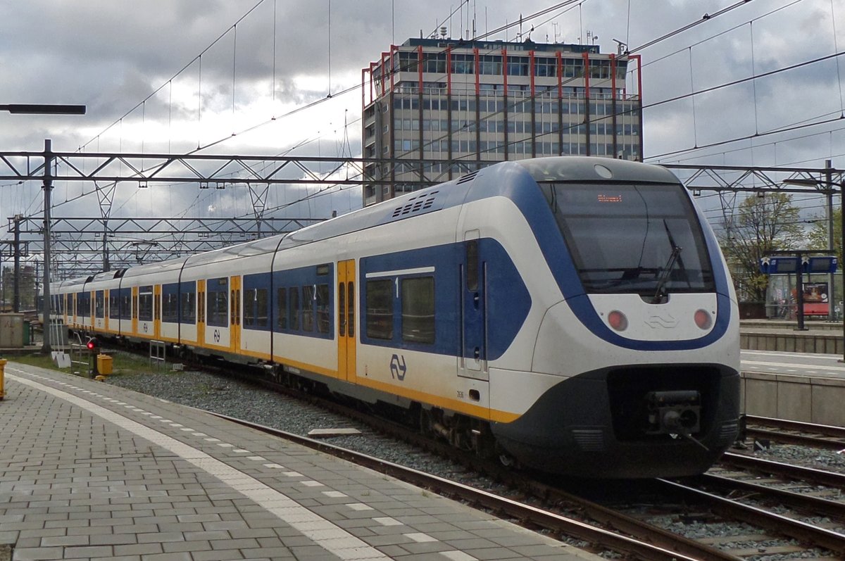 Am 25 Oktober 2015 treft NS 2636 in Amsterdam centraal ein.