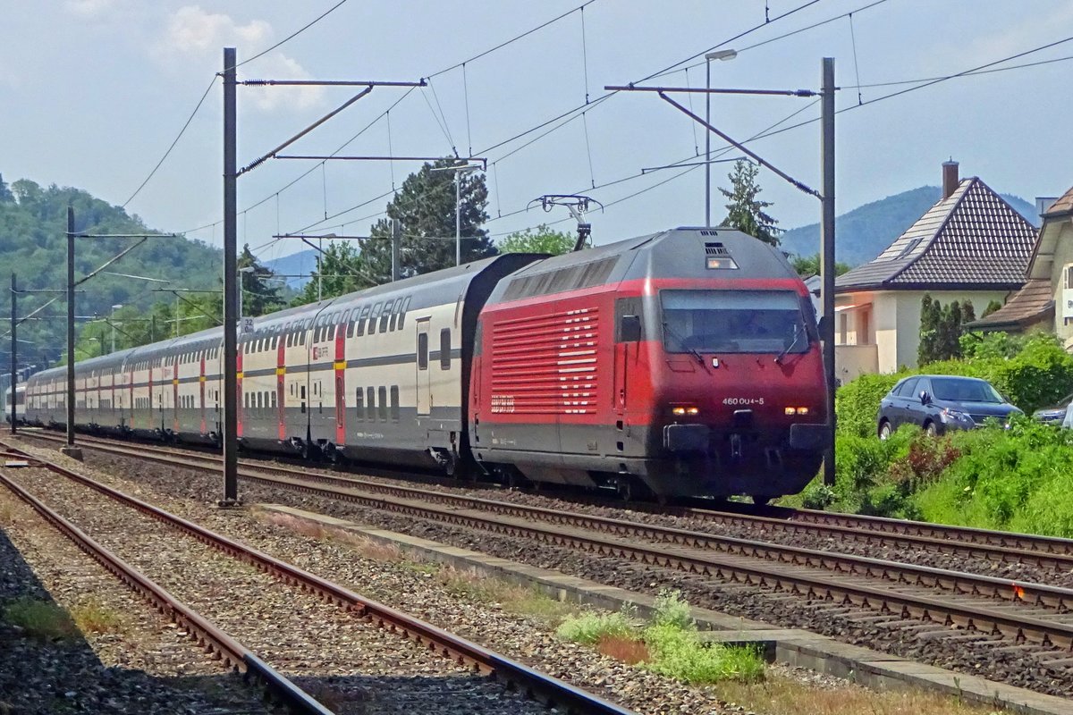 Am 26 Mai 2019 zieht 460 004 ein IC ZÜrich HB--Basel SBB durch Brugg AG.