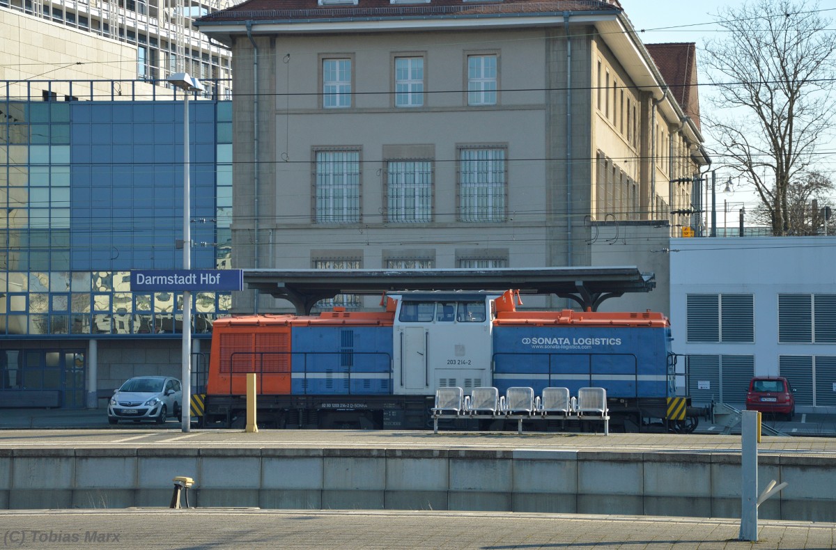 Am 27.02.2016 stand 203 214-2 von Sonata Logistics abgestellt auf dem Darmstädter Hbf.