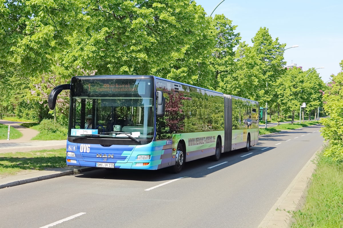 Am 28. April 2018 steht der MAN Lion's City G OHV-VK 115 der OVG auf der Strecke am U-Bahnhof Rudow für Shuttle Fahrten zur ILA 2018.