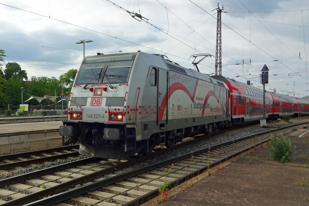 Am 30 Mai 2019 wirbt 146 227 auch in Offenburg für die NBS Stuttgart-Ulm. 