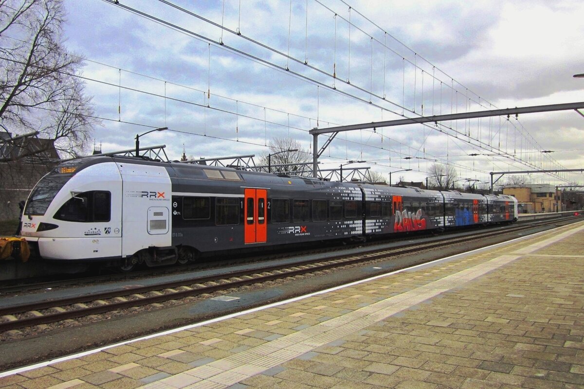 Am 31 Dezember 2012 steht EuroBahn ET6-04 in Venlo.