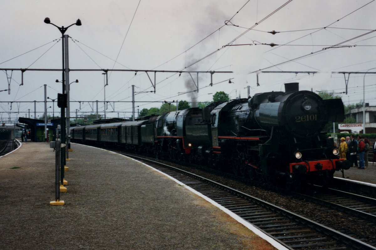 Am 31 Mai 1995 verlsst ein PFT/TSP Sonderzug mit 26.101 an der Spitze Schaerbeek.  