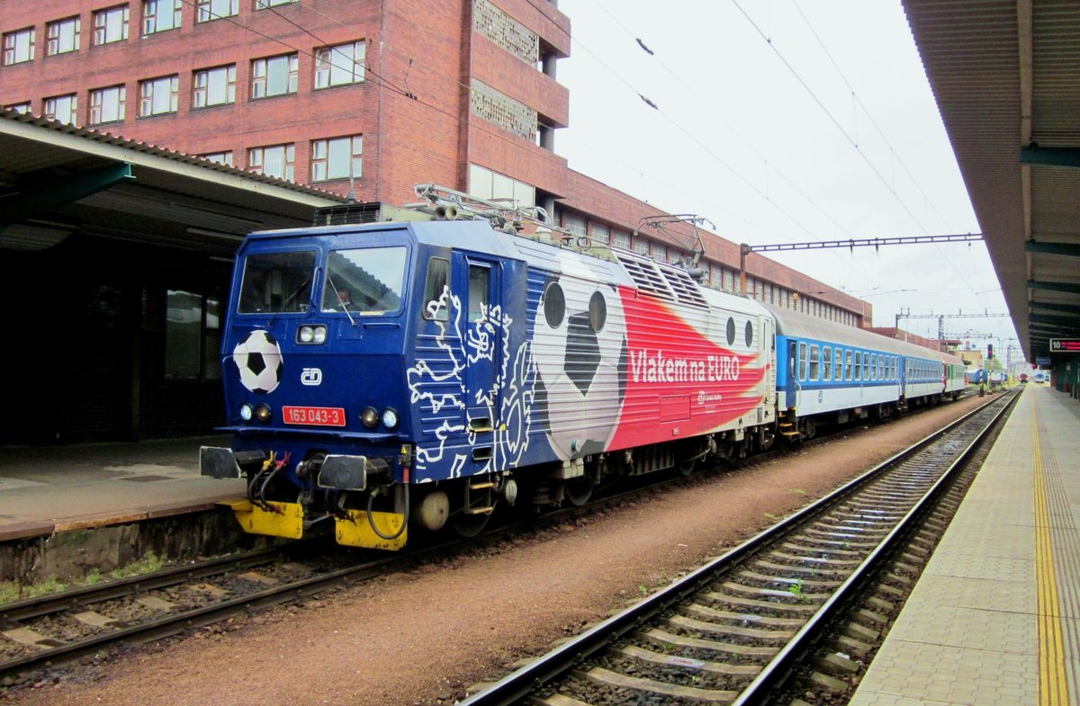 Am 4 Juni 2013 ist CD UEFA-Werber 163 043 in Pardubice eingetroffen. 