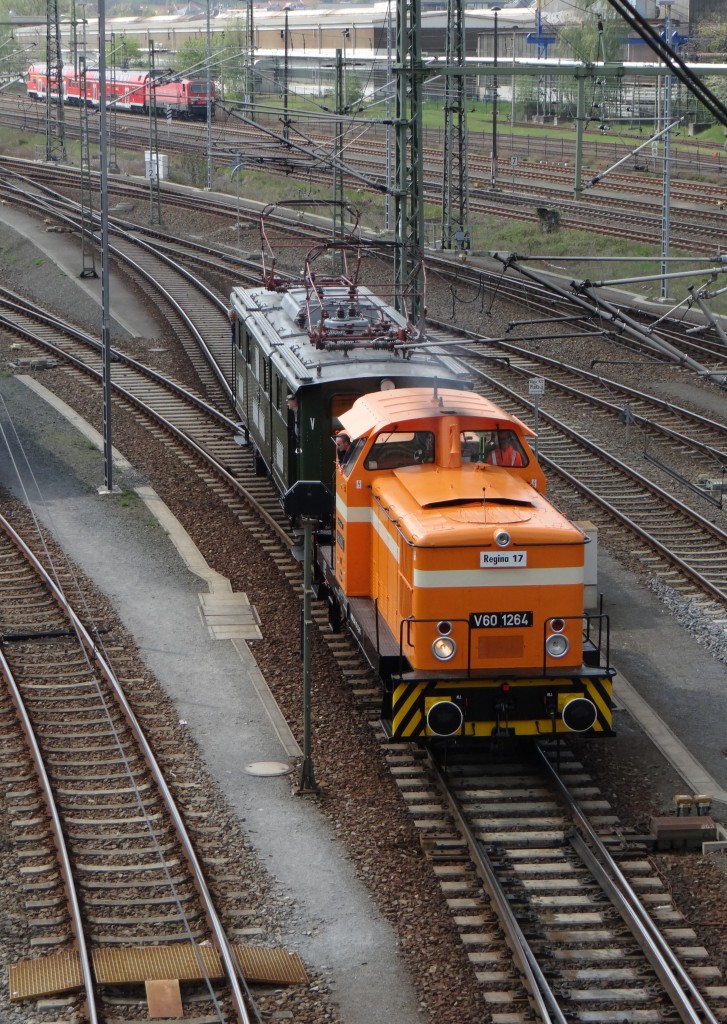Am 6. Dresdner Dampfloktreffen sah man am 13.04.14 die V 60 1264 mit E 77 10. Foto entstand von der Nossener Br�cke.