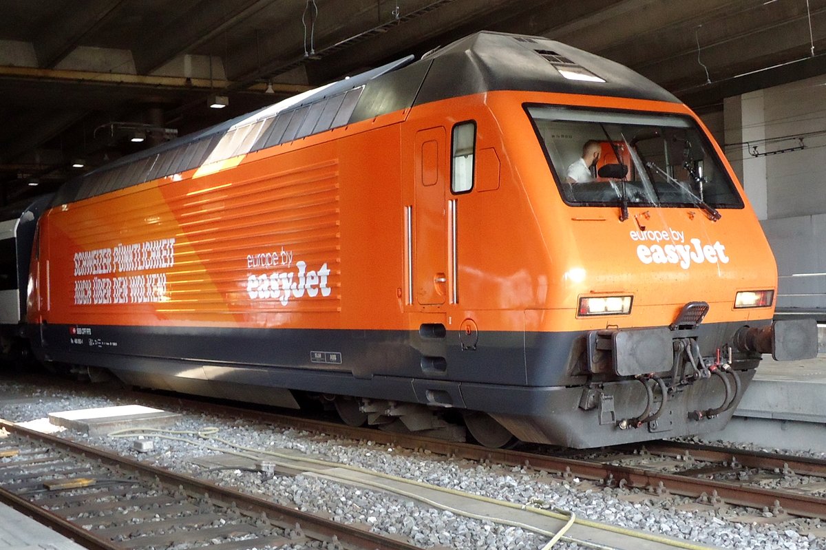 Am 6 Juni 2015 steht 460 063 in Basel SBB.